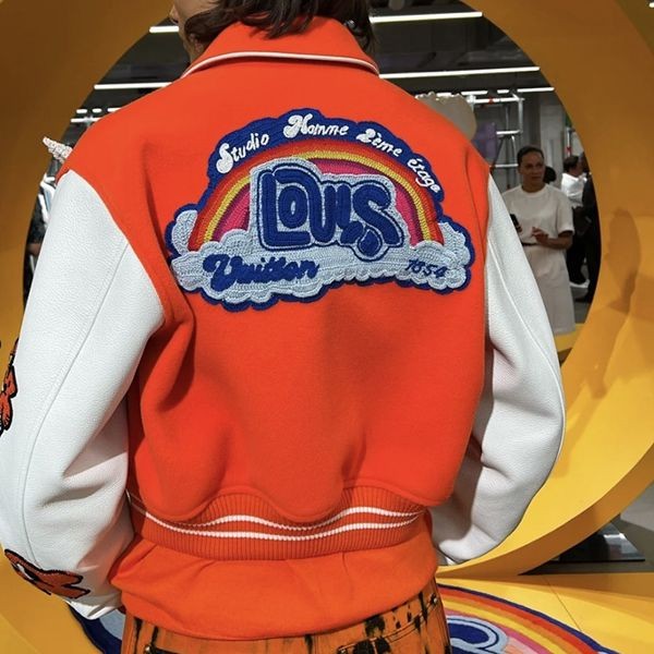 大人気！注目度抜群！ルイヴィトン ブルゾン ミニバーシティジャケット 偽物 1AB97R