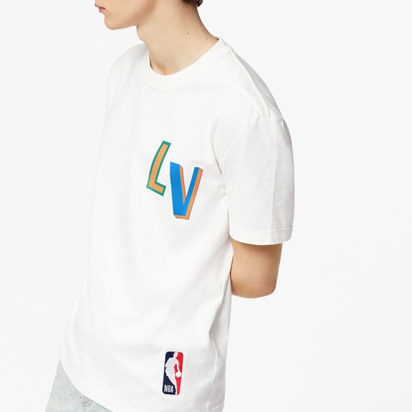 ルイヴィトン NBA Tシャツ 偽物 22FW★フロントアンドバックレタープリントT 1A8X8R