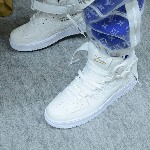 ルイヴィトン ナイキ 偽物 エアフォースワン 偽物 エアフォース1 コピー スニーカー Air Force 1 完売必須