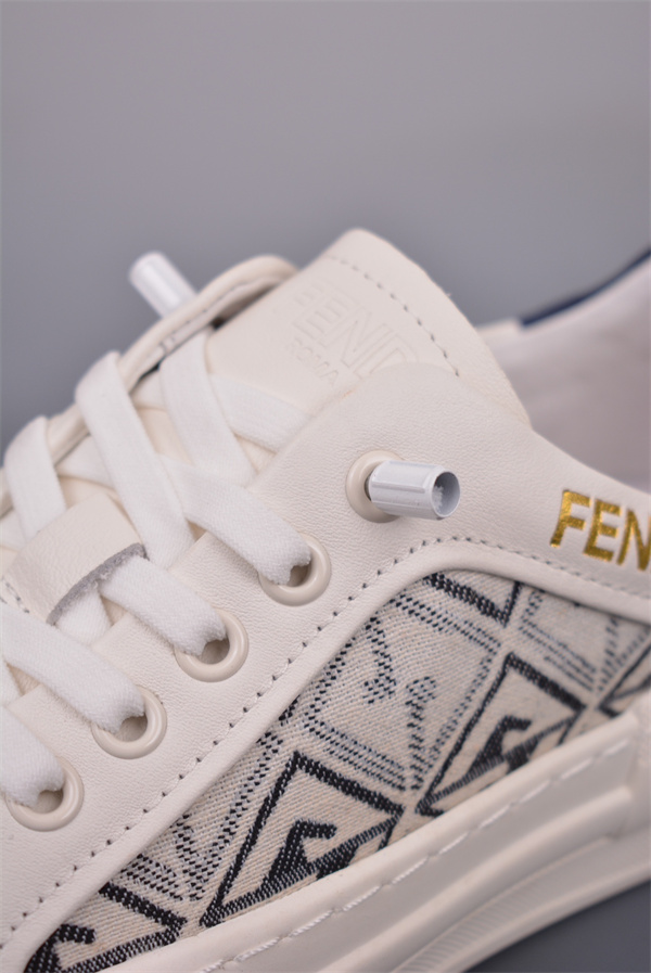 おしゃれ感度が高まる FENDI スーパーコピー スニーカー モノグラムロゴ ミニマル FF LOGO