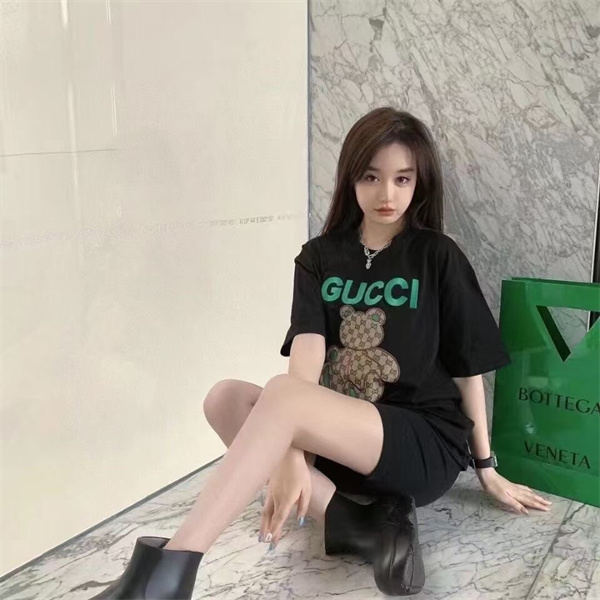 ふわっと柔らかい着心地★GUCCI スーパーコピー Ｔシャツ グリーン 熊 くま 刺繍ロゴ プリント 男女兼用 丸首 モノグラム