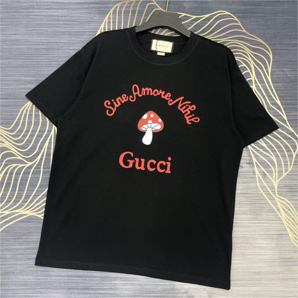 夏らしいプリント GUCCI スーパーコピー Ｔシャツ キノコ 茸 ロゴプリント 半袖 芸能人愛用 コットン