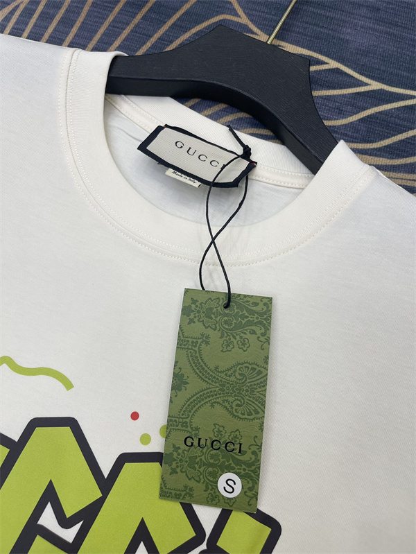 通気性と速乾性が優れ★GUCCI 偽物 Ｔシャツ ロゴプリント ネオングリーン コットン 柔らかく生地