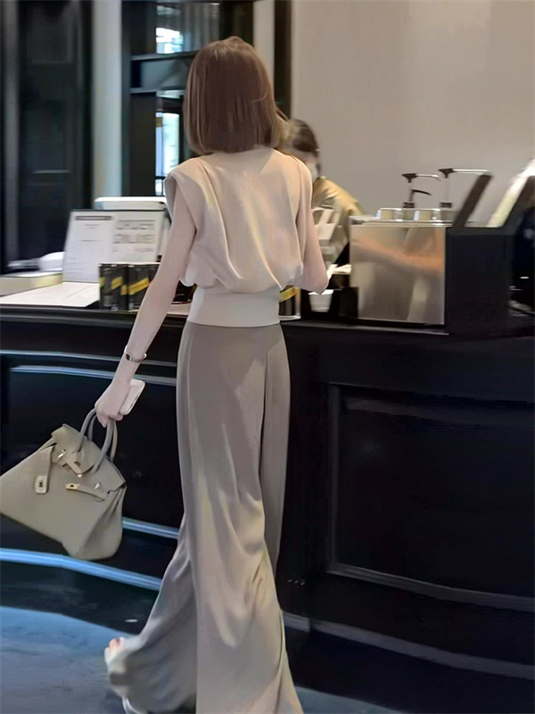 大人らしく抜け感☆CELINE コピー セットアップ ノースリーブ＆ワイドパンツ セリーヌ 純綿生地 優しさ