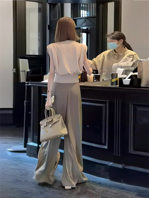 大人らしく抜け感☆CELINE コピー セットアップ ノースリーブ＆ワイドパンツ セリーヌ 純綿生地 優しさ