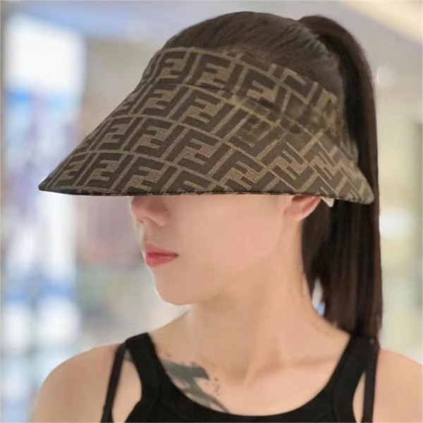  カジュアルな印象を演出 FENDI コピー サンバイザー FFモチーフ CAPSULE キャンバス モノグラム フェンディ 帽子