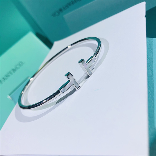 上品なアクセント ティファニー スーパー コピー ブレスレット Tiffany & Co. バングル T 925シルバー 2色