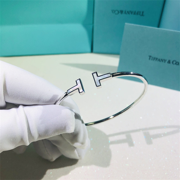 上品なアクセント ティファニー スーパー コピー ブレスレット Tiffany & Co. バングル T 925シルバー 2色