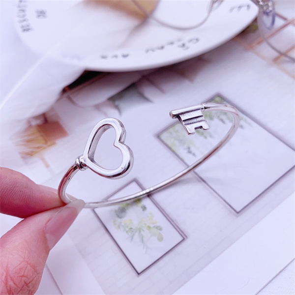 ♥とびきりの逸品♥ Tiffany & Co. スーパー コピー ブレスレット バングル ハート 925シルバー ティファニー