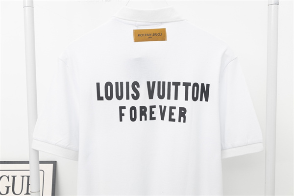 幅広く対応できる上品 LOUIS VUITTON コピー ポロシャツ ルイヴィトン FOREVER ロゴプリント柄 ポケット 100%コットン　