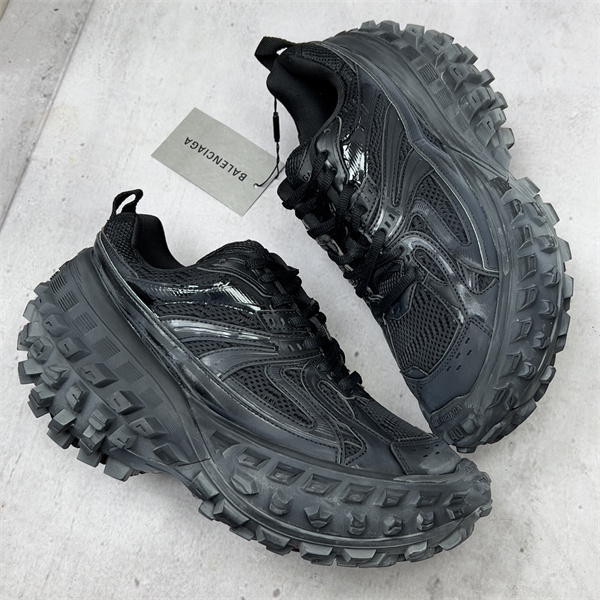 バレンシアガ BALENCIAGA スーパーコピー スニーカー Defenderシリーズ チャンキータイヤ 