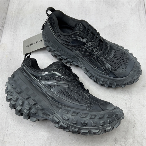 バレンシアガ BALENCIAGA スーパーコピー スニーカー Defenderシリーズ チャンキータイヤ 