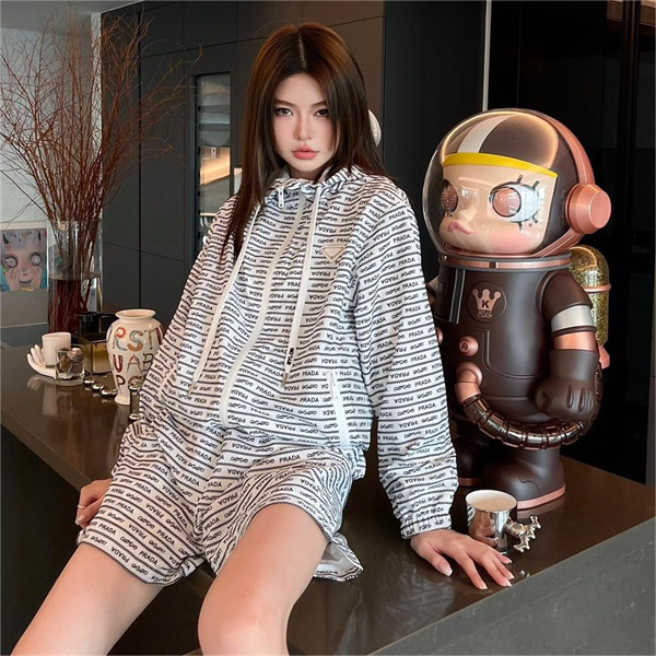 おすすめの新作 PRADA コピー セットアップ プラダ UVカット 三角 モノグラムロゴ レディース 