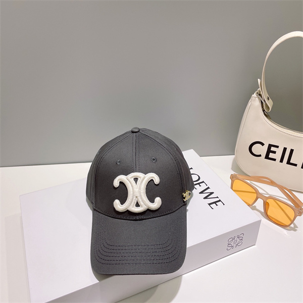 今季らしい存在感 CELINE スーパーコピー キャップ シンプル セリーヌ 貼り付け 立体 ロゴ 