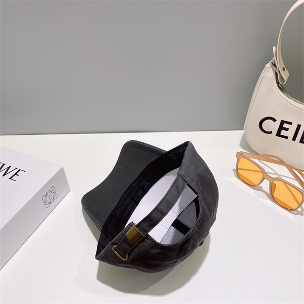 今季らしい存在感 CELINE スーパーコピー キャップ シンプル セリーヌ 貼り付け 立体 ロゴ 