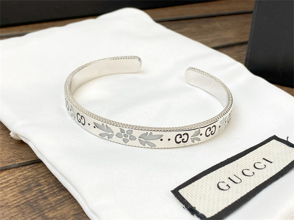 GUCCI コピー ブレスレット ホワイトゴールド アイコン ロゴ グッチ 上品 レディース