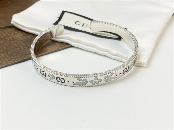 GUCCI コピー ブレスレット ホワイトゴールド アイコン ロゴ グッチ 上品 レディース