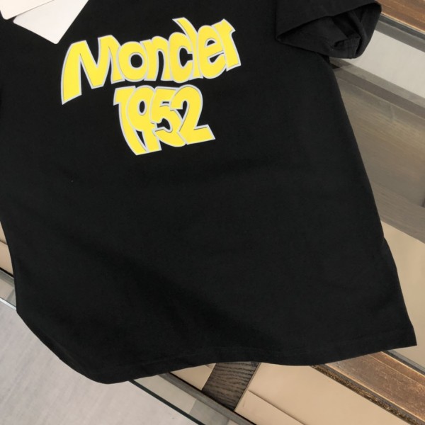 ☆芸能人愛用☆モンクレール コピー Tシャツ MONCLER 純綿生地 ロゴ プリント 柄 