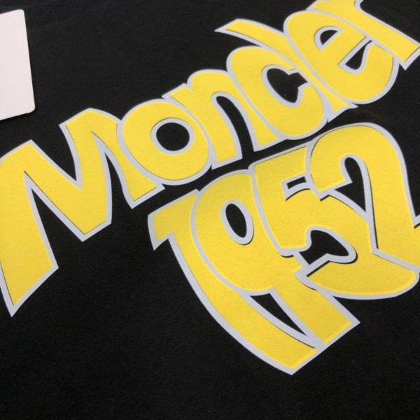 ☆芸能人愛用☆モンクレール コピー Tシャツ MONCLER 純綿生地 ロゴ プリント 柄 