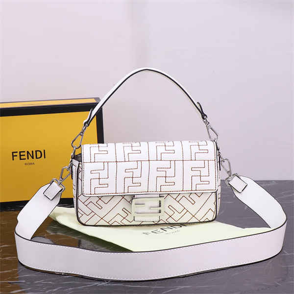フェンディ スーパー コピー ハンドバッグ Baguette ショルダーベルト ffロゴ 刺繡 FENDI