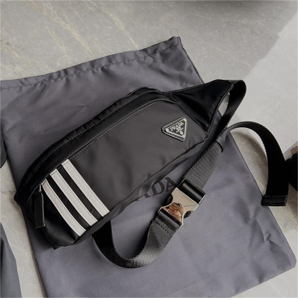 プラダ 偽物 ウェストバッグ Adidas x PRADAコラボ ナイロン ストライプ柄 ユニセックス