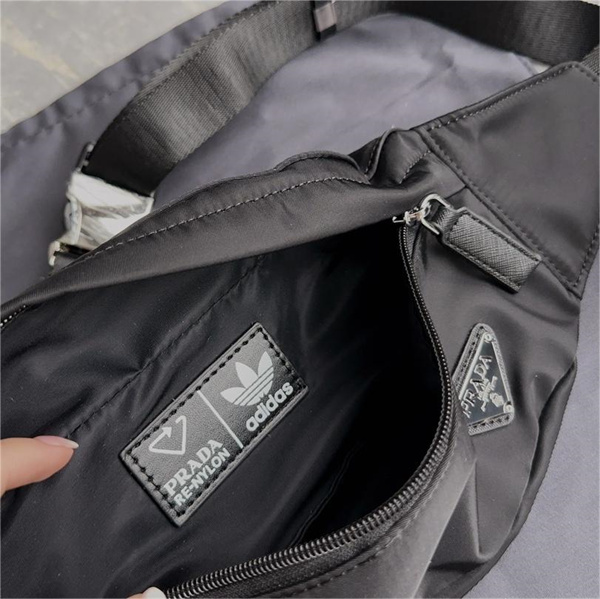 プラダ 偽物 ウェストバッグ Adidas x PRADAコラボ ナイロン ストライプ柄 ユニセックス
