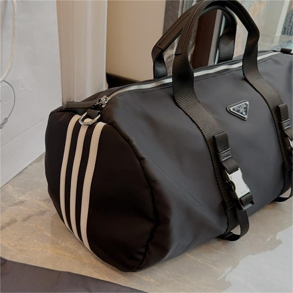 プラダ スーパーコピー ボストンバッグ PRADA × Adidas Re-Nylonシリーズ ストライプ