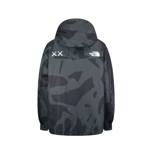 ザノースフェイス コピー ジャケット 迷彩 THE NORTH FACE x KAWS コラボ DRYVENT生地