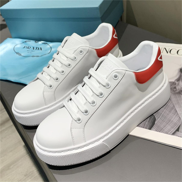 PRADA スーパーコピー スニーカー プラダ 2色 ロゴ 刻印 レザー 