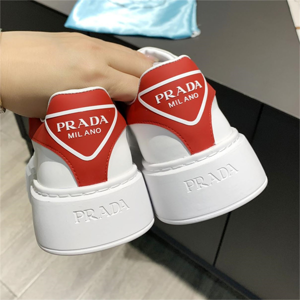 PRADA スーパーコピー スニーカー プラダ 2色 ロゴ 刻印 レザー 