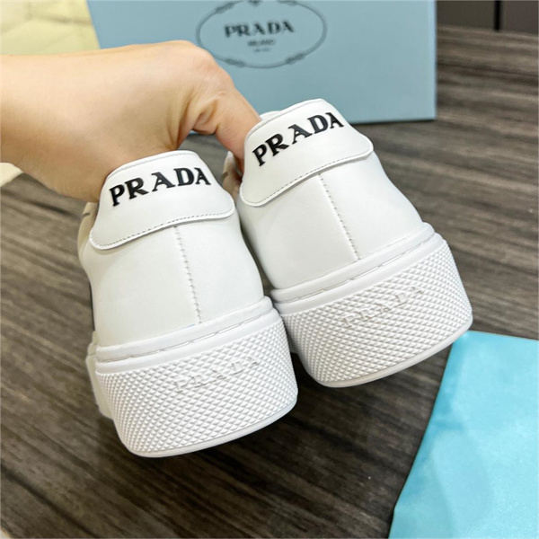 プラダ スーパーコピー スニーカー 靴 PRADA ロゴ プリント 三角 定番 ローカット 