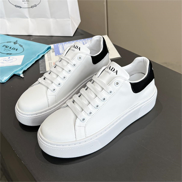 PRADA コピー スニーカー ローカット プラダ おしゃれ ロゴ プリント カジュアル靴 