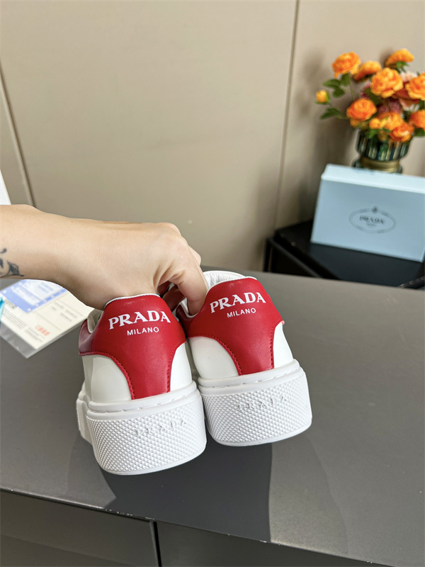 PRADA コピー スニーカー ローカット プラダ おしゃれ ロゴ プリント カジュアル靴 