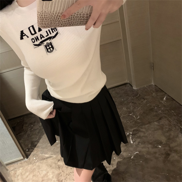 PRADA プラダ スーパーコピー 上下セット ジャカード ニット 長袖 ＆ ミニスカート 定番ロゴ