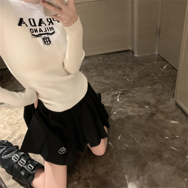 PRADA プラダ スーパーコピー 上下セット ジャカード ニット 長袖 ＆ ミニスカート 定番ロゴ