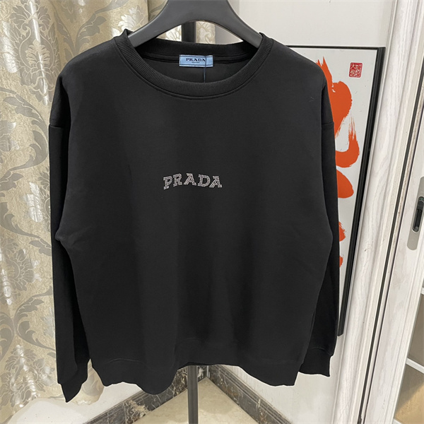一番の魅力秋冬のマストアイテム プラダ コピー パーカー 純綿生地 ハイクオリティ Prada