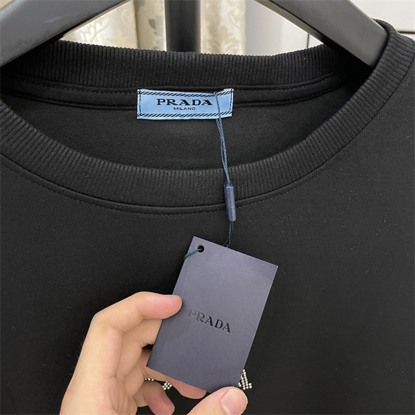 一番の魅力秋冬のマストアイテム プラダ コピー パーカー 純綿生地 ハイクオリティ Prada