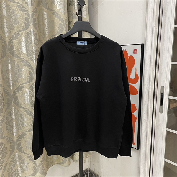 一番の魅力秋冬のマストアイテム プラダ コピー パーカー 純綿生地 ハイクオリティ Prada