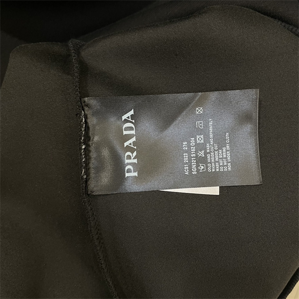 一番の魅力秋冬のマストアイテム プラダ コピー パーカー 純綿生地 ハイクオリティ Prada