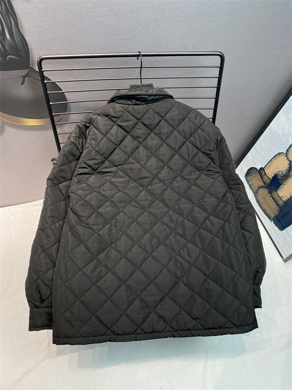 とてもおすすめトレンド新作 プラダ コピー ジャケット クラシック 純綿生地 Prada