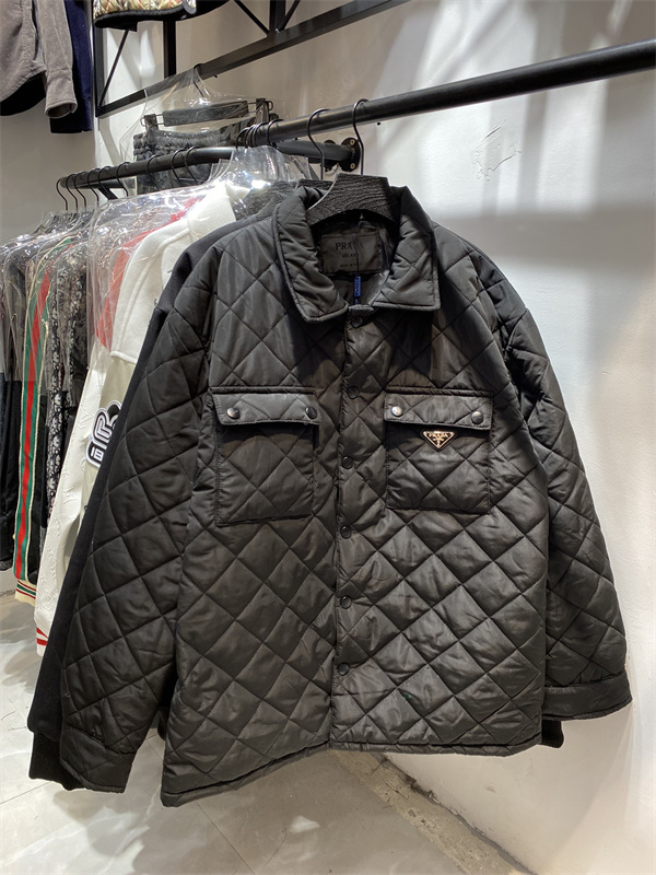 とてもおすすめトレンド新作 プラダ コピー ジャケット クラシック 純綿生地 Prada