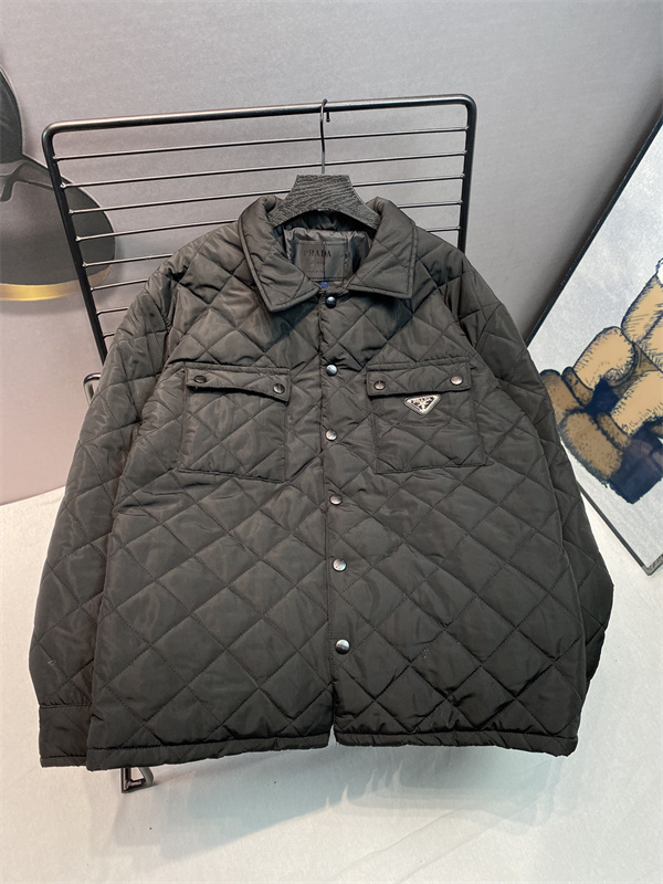 とてもおすすめトレンド新作 プラダ コピー ジャケット クラシック 純綿生地 Prada