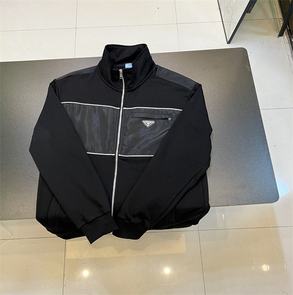 今季秋冬トレンドスタイルご紹介 プラダ コピー ジャケット 純綿生地 柔らかい Prada