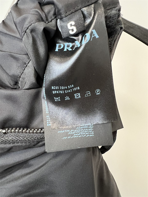 今季らしい着こなし存在感 プラダ コピー ショーツ ナイロ生地 カジュアル Prada