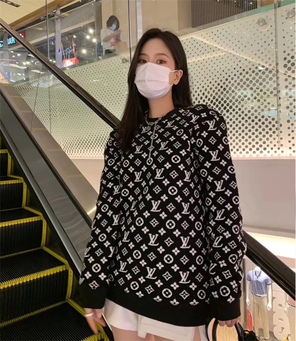 今年トレンドの着こなし ルイヴィトン コピー セーター ウール生地 オールオーバー LOUIS VUITTON