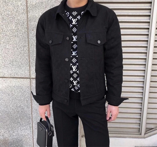 今年トレンドの着こなし ルイヴィトン コピー セーター ウール生地 オールオーバー LOUIS VUITTON