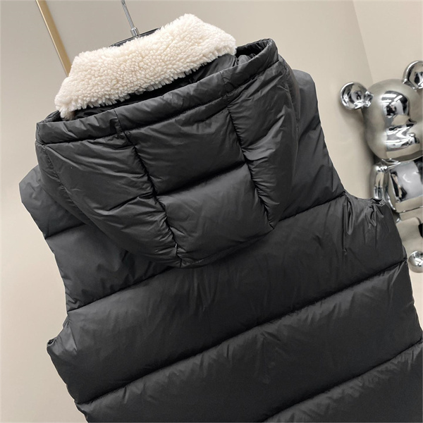 モンクレール コピー ダウンベスト ウール 襟 ポケット ロゴ ワッペン MONCLER