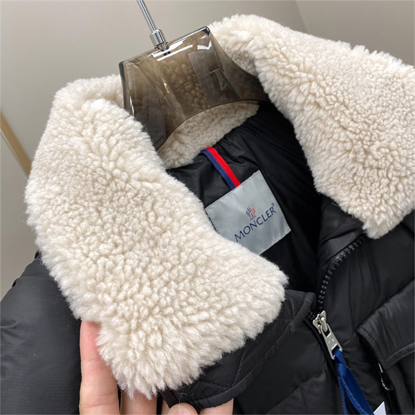 モンクレール コピー ダウンベスト ウール 襟 ポケット ロゴ ワッペン MONCLER
