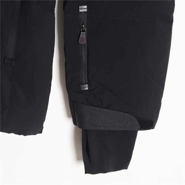 2023コレクション MONCLER スーパーコピー ダウンジャケット ラインストーン 防水 モンクレール