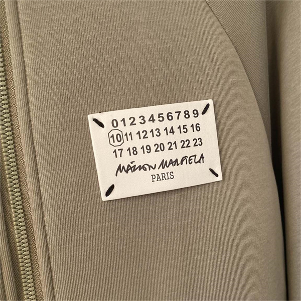 MM6 Maison Margiela スーパーコピー ジャケット 刺繡 ロゴ プリント 柔らかい生地  メゾン マルジェラ